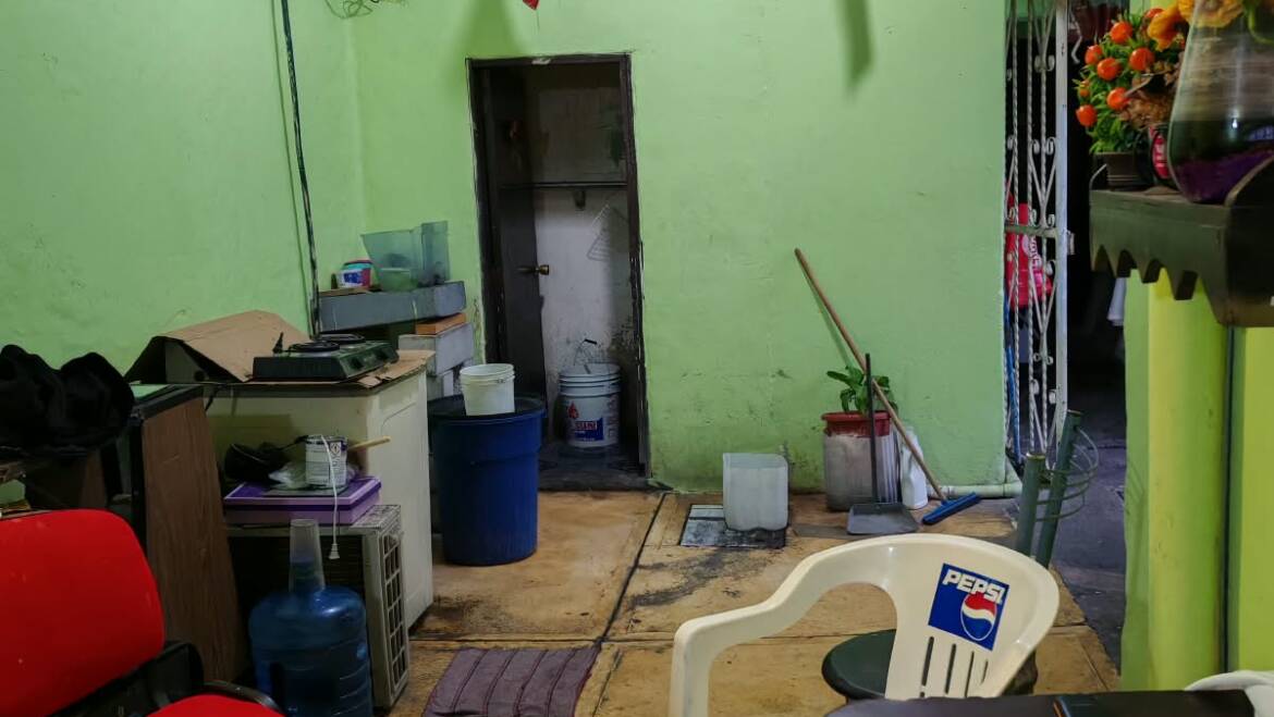Casa en venta como terreno en Nezahualcoyotl