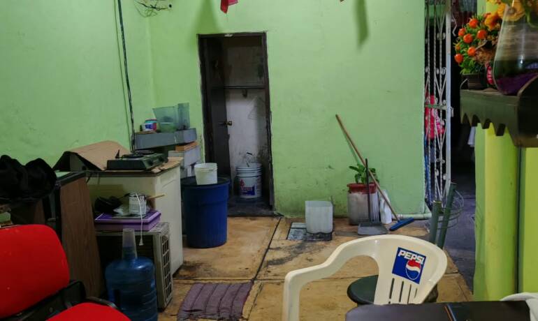 Casa en venta como terreno en Nezahualcoyotl